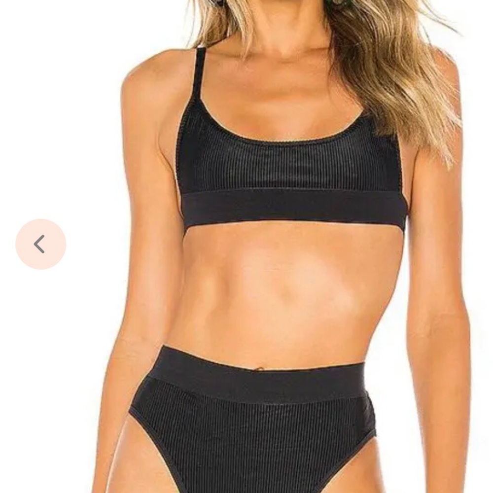 NWOT Frankie’s bikinis Gabrielle top M